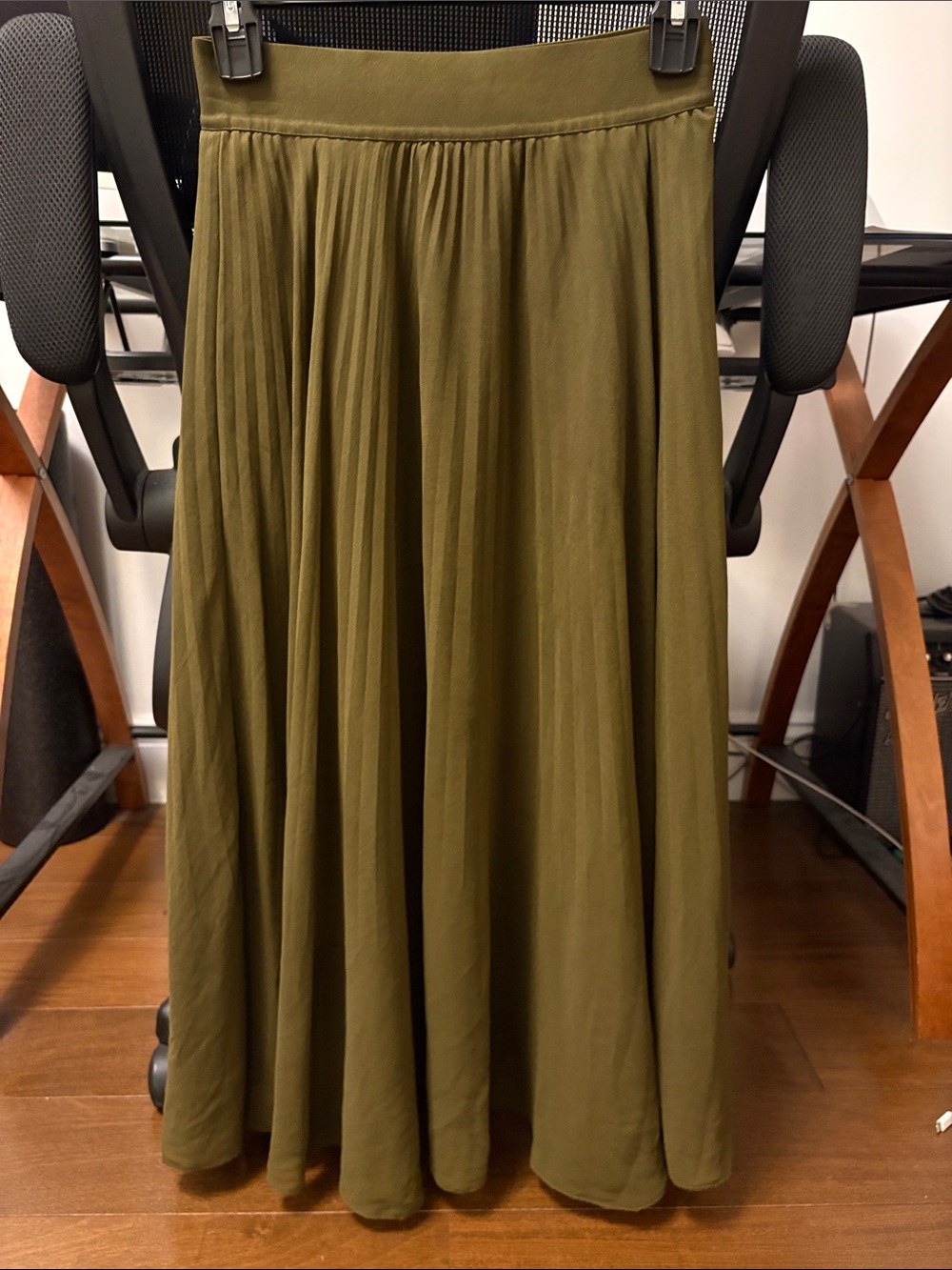 Aritzia Wilfred Midi Twirl Skirt